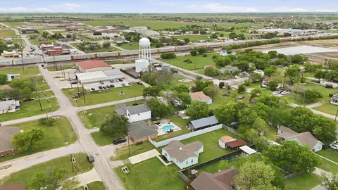 View/Area - 204 E Bailey St, Ponder, TX 76259 photo 7 of 15