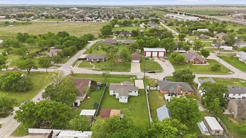 View/Area - 204 E Bailey St, Ponder, TX 76259 photo 5 of 15