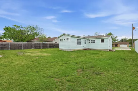 Exterior - 204 E Bailey St, Ponder, TX 76259 photo 4 of 4