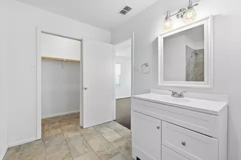 Bath - 204 E Bailey St, Ponder, TX 76259 photo 2 of 3