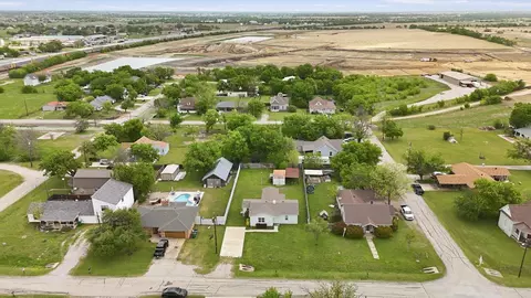 View/Area - 204 E Bailey St, Ponder, TX 76259 photo 2 of 15