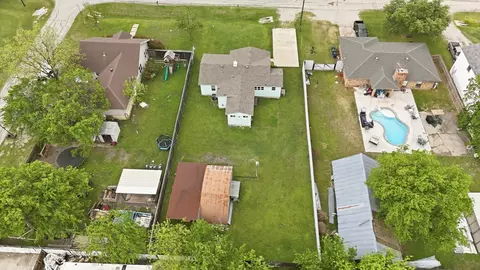 View/Area - 204 E Bailey St, Ponder, TX 76259 photo 6 of 15