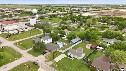 View/Area - 204 E Bailey St, Ponder, TX 76259 photo 8 of 15