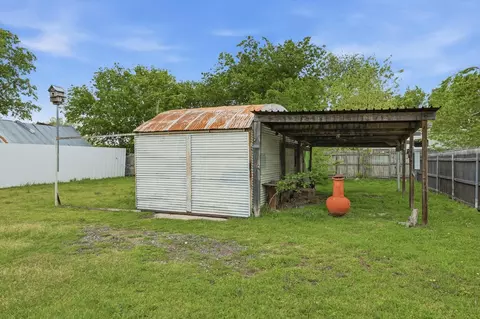 Exterior - 204 E Bailey St, Ponder, TX 76259 photo 3 of 4