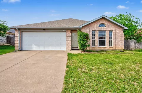 945 Tennessee Trl, Arlington, TX 76017