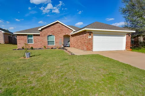 817 Wandering Ct, Granbury, TX 76049