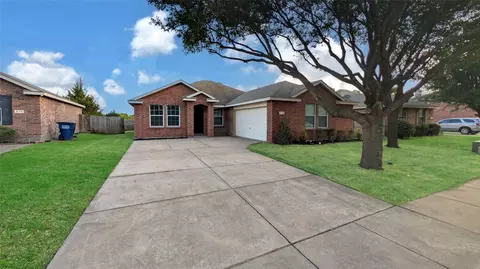 614 Chapman Dr, Lancaster, TX 75146