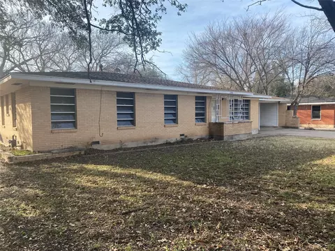 2408 Lake Air Dr, Waco, TX 76710