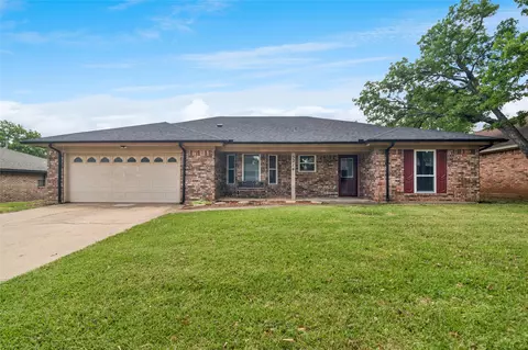 5214 Rustle Leaf Dr, Arlington, TX 76017