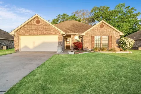 90 44th St SW, Paris, TX 75460