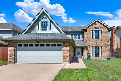 2828 Linden Ln, Grand Prairie, TX 75052