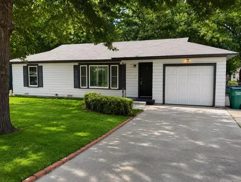 1109 N Howeth St, Gainesville, TX 76240