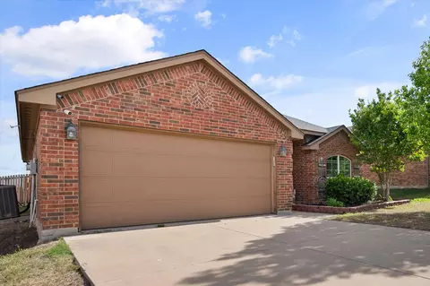 9224 Diane Dr, White Settlement, TX 76108
