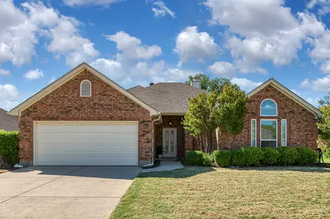 1057 Springwood Dr, Saginaw, TX 76179