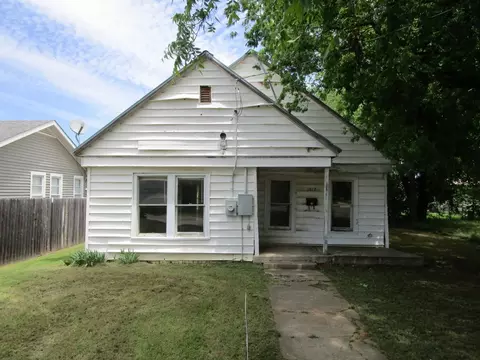 1812 8th St, Brownwood, TX 76801