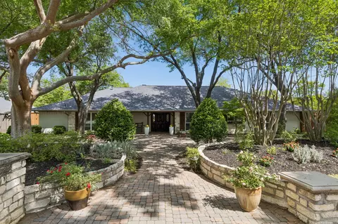 6879 Mossvine Cir, Dallas, TX 75254