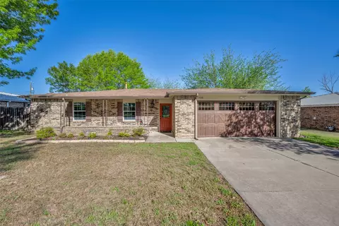 1406 Jackson St, Bowie, TX 76230