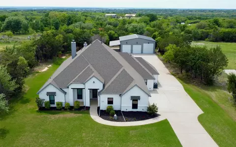 1016 Forest Glen Rd, Weatherford, TX 76087