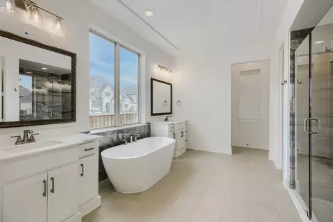 Bath - 4801 Strada St, Prosper, TX 75078 photo 4 of 7