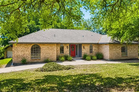 8240 Forest Ridge Dr, Woodway, TX 76712