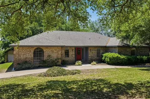 8240 Forest Ridge Dr, Woodway, TX 76712