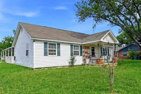 904 S Perrin St, Decatur, TX 76234