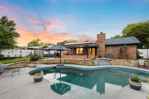 333 Mountainview Dr, Hurst, TX 76054