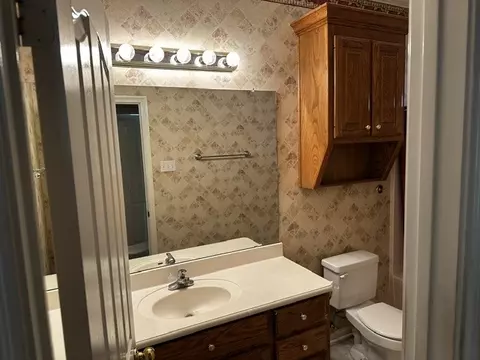 Bath - 600 Durango Cir, Hewitt, TX 76643 photo 1 of 3