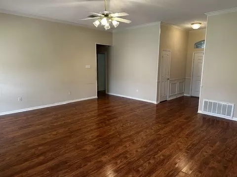 Living - 600 Durango Cir, Hewitt, TX 76643 photo 4 of 4