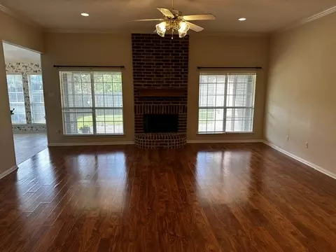 Living - 600 Durango Cir, Hewitt, TX 76643 photo 1 of 4