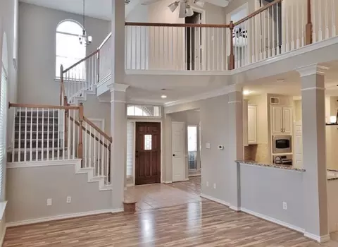 211 Moss Hill Rd, Irving, TX 75063