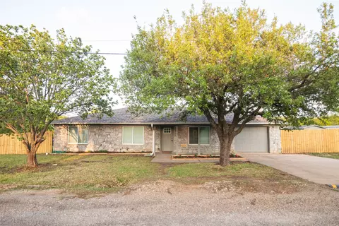 601 N Rosenstein St, Bells, TX 75414