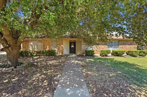 5353 Lynda Ct, North Richland Hills, TX 76180