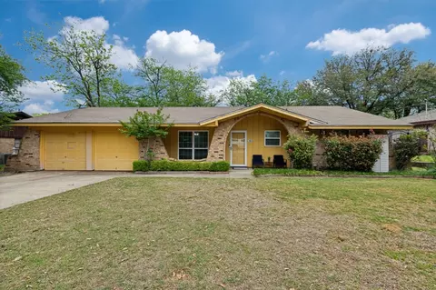 1008 Sherwood Dr, Bedford, TX 76022