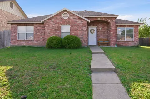 329 Beechwood Ln, Cedar Hill, TX 75104