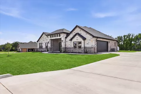 Exterior - 182 Briar Patch Rd, Azle, TX 76020 photo 2 of 6