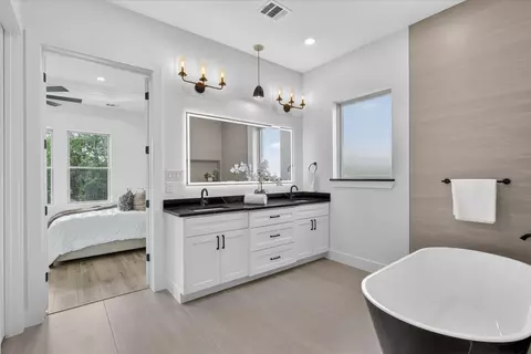 Bath - 182 Briar Patch Rd, Azle, TX 76020 photo 1 of 6