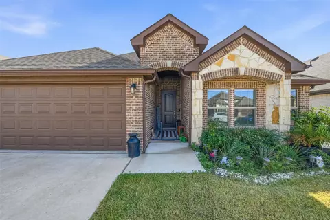 725 Sandy Chip Trl, Fort Worth, TX 76108