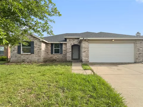 2043 Plains Ct, Grand Prairie, TX 75052