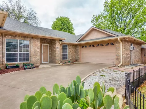 1014 Teresa Ct, Granbury, TX 76048