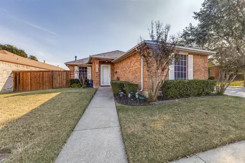 218 Streamside Dr, Desoto, TX 75115