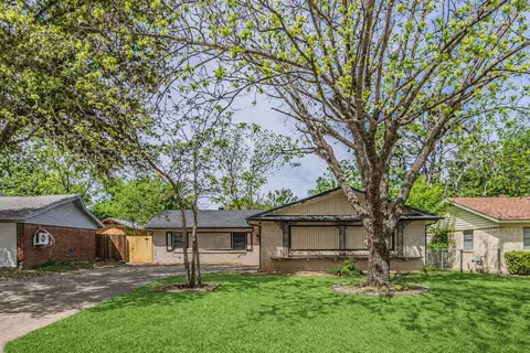 1612 Warren Ln, Fort Worth, TX 76112