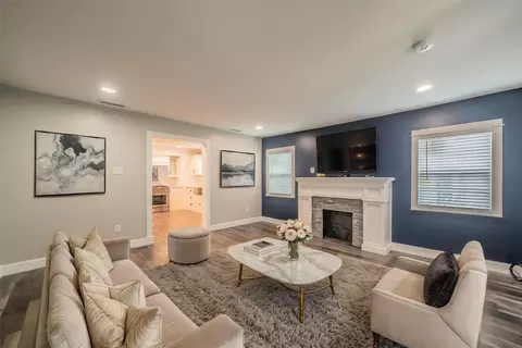 1015 Epenard St, Dallas, TX 75211