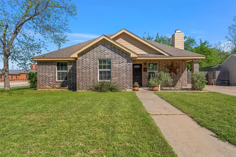 814 N Harrison St, West, TX 76691