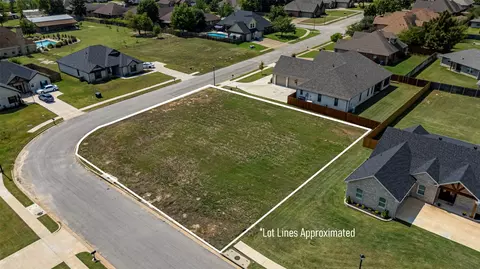 585 Imagine Dr, Lindale, TX 75771