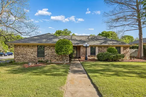 806 Glenn Dr, Euless, TX 76039