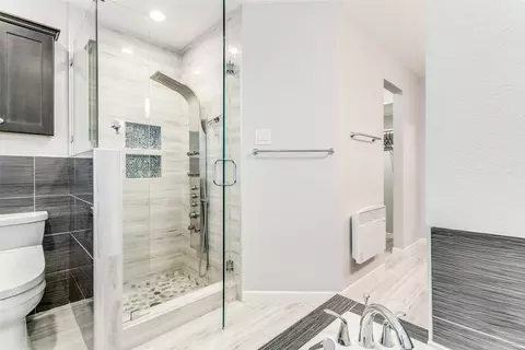 Bath - 200 Lark Ln, Euless, TX 76039 photo 3 of 4