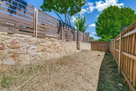 Exterior - 200 Lark Ln, Euless, TX 76039 photo 5 of 5