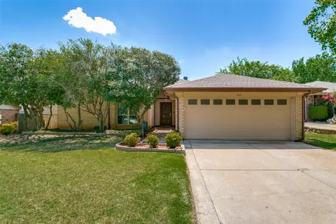 200 Lark Ln, Euless, TX 76039