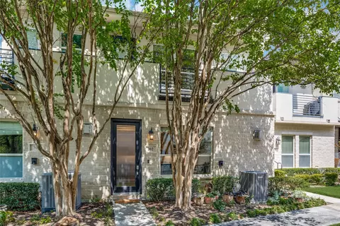 7333 Valley View Ln #302, Dallas, TX 75240